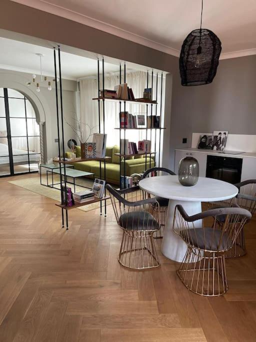 Stunning 1Bd Flat With 50M2 Terrace In The City Center Bükreş Dış mekan fotoğraf